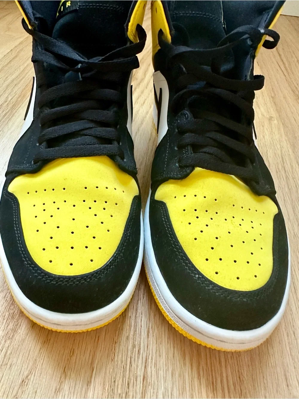 Air Jordan 1 Mid SE 